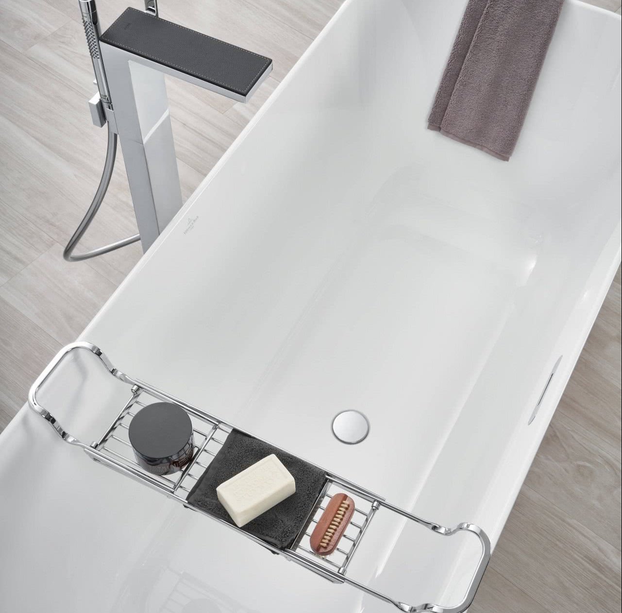 Loftbad mit Badewanne zum Entspannen Inspration BadeWelten
