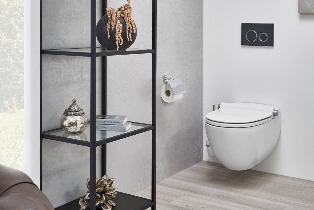 Loftbad mit WC und Staufläche in schwarz weiss Inspiration BadeWelten
