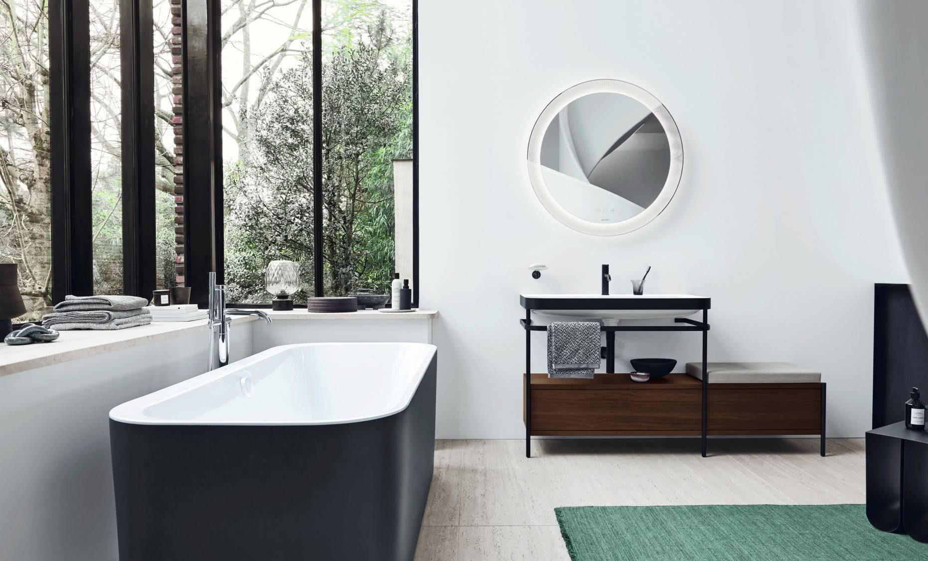 Duravit Happy Badewanne mit Waschtisch in dunklem Design Highlights BadeWelten