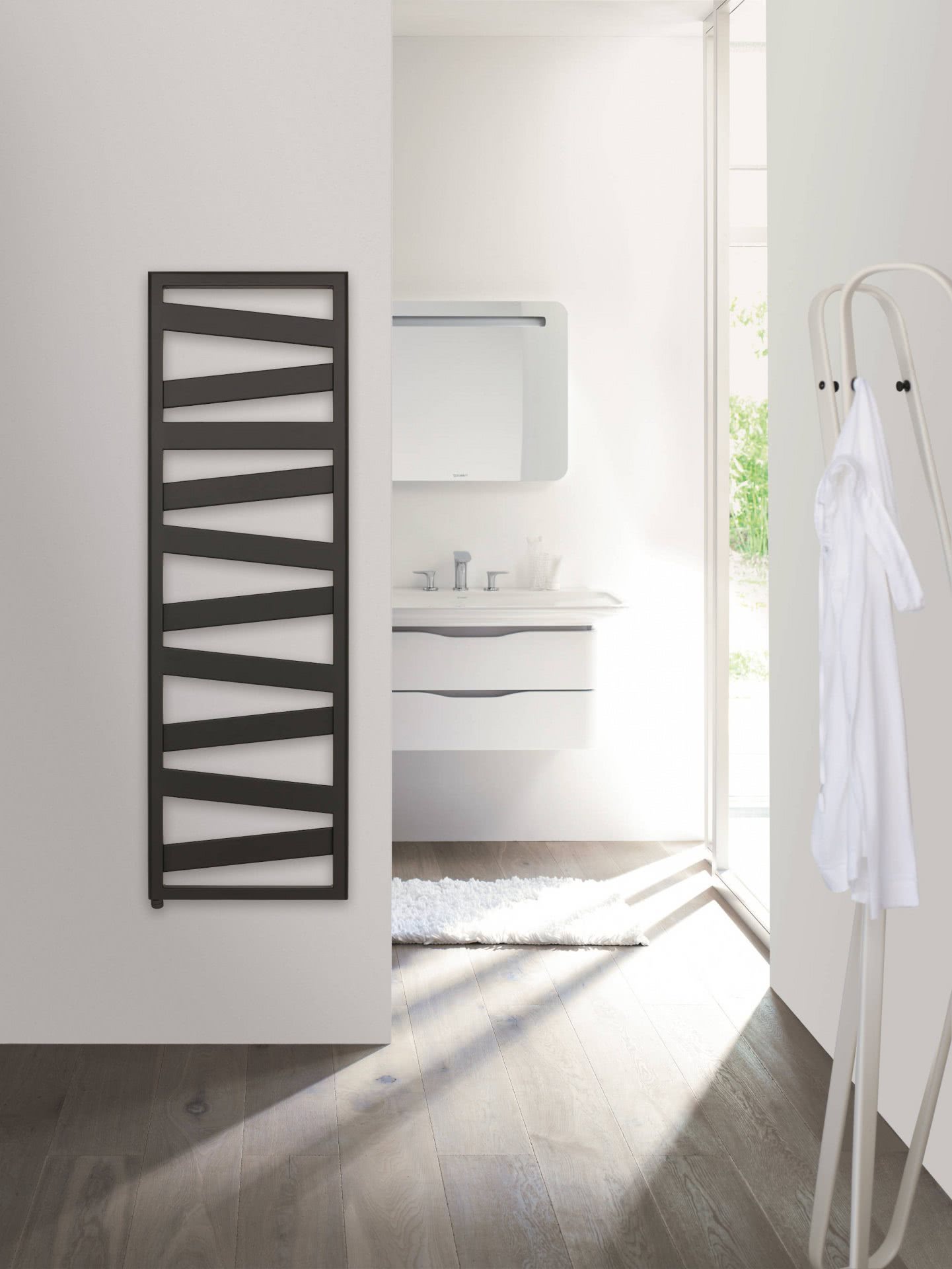 Zehnder Design-Heizkörper Ribbon modern dynamisch mit Sinn für Praktisches Highlights BadeWelten