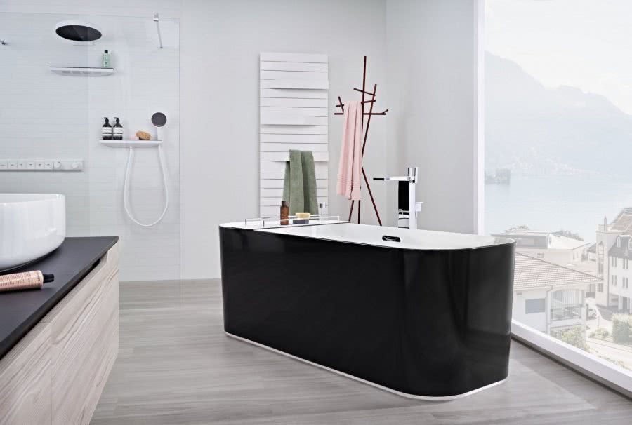 Stil als Luxus ohne Opulenz Badewanne Heizkoerper Inspiration BadeWelten