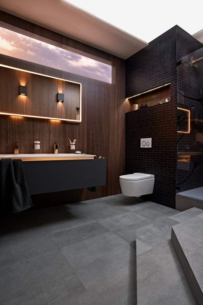 Gediegenes Flair Wachtisch WC Spiegel Oblicht Inspiration BadeWelten