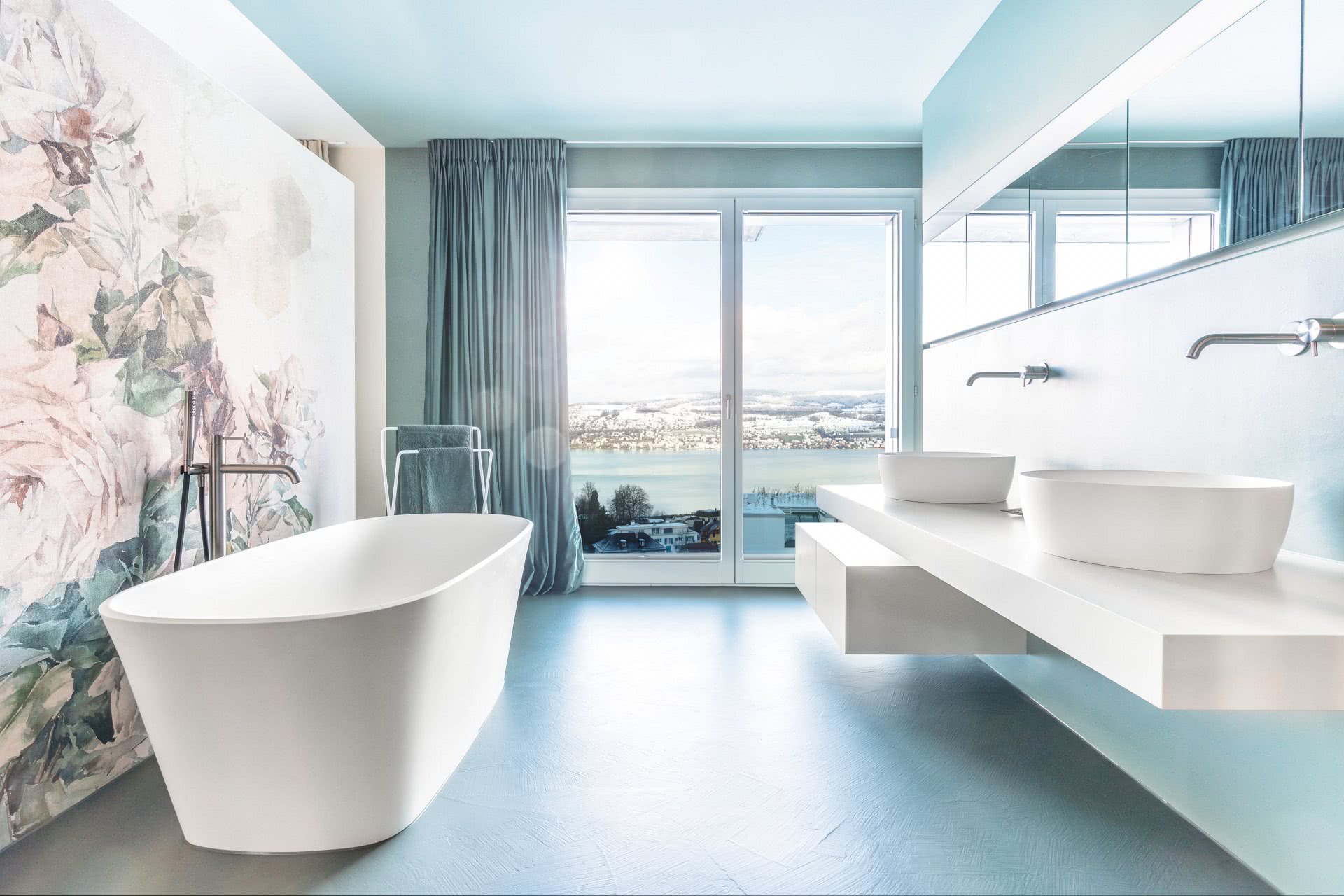 Offener Wohntraum Aussicht Badewanne Doppelwaschtisch Inspiration BadeWelten
